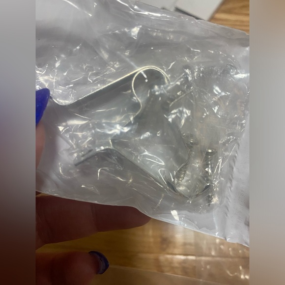 2 adjustable tension curtain rods 18-28” - Picture 2 of 3